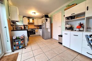 Kitchen / Diner- click for photo gallery